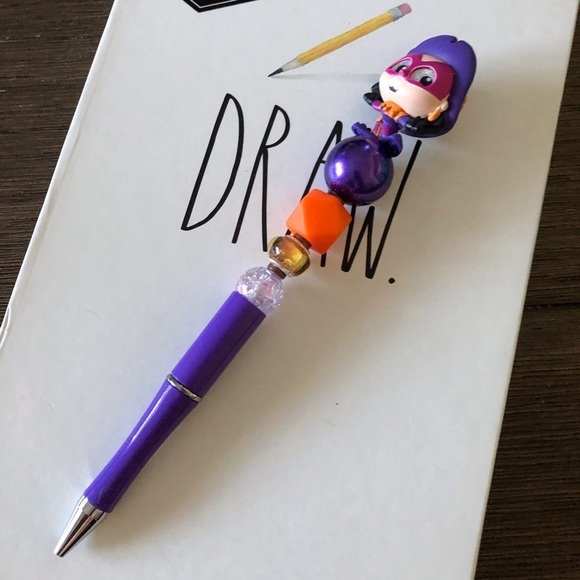 Disney Doorables: The Hunchback of Notre Dame: Clopin handmade beaded pen - Picture 2 of 3